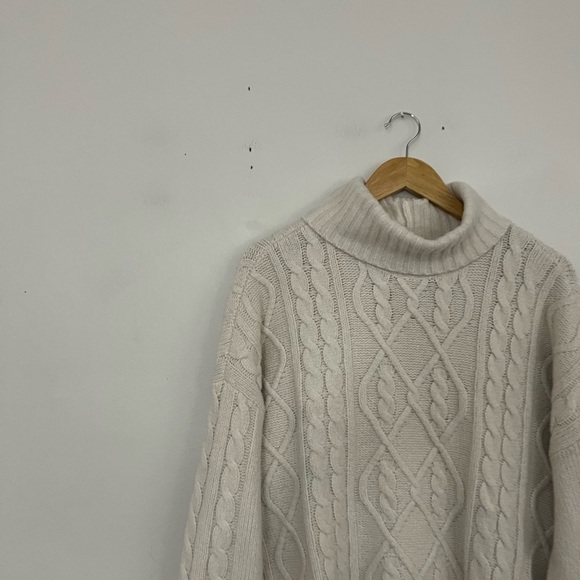 Abercrombie & Fitch Cream Cable Knit Turtleneck Sweater - Picture 5 of 8